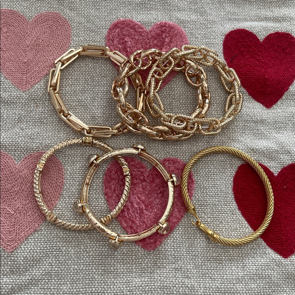 Elegant Gold-Tone Bracelet Set - Picture 3 of 3